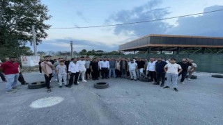 Uyuşturucuya tepki gösteren mahalleli sokağı ulaşıma kapattı