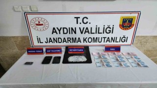Uyuşturucuyu vites topuzuna gizlediler, jandarmadan kaçamadılar