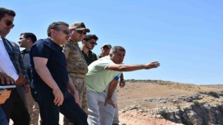 Vali Atay, cam teras yapılan alanda incelemelerde bulundu