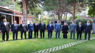 Vali Aydoğdu, vali yardımcıları ve ilçe kaymakamlarıyla toplantı yaptı