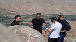 Vali Çelik, Türkiye ile İran sınırdaki duvar çalışmalarını inceledi