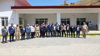 Vali Çelik, Yüksekovada muhtarların sorunlarını dinledi