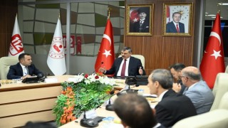 Vali Çiftçi, muhtarlar ile bir araya geldi
