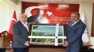 Vali Coşkun, Beyağaç Belediyesini ziyaret etti