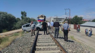 Vanda hemzemin geçitte kaza: 1 yaralı