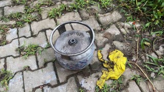 Yangına müdahale eden itfaiye ekiplerine itfaiye aracını yıkayarak teşekkür ettiler