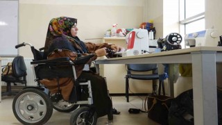 Yaşadığı zorlukları ve engelini giyim kursu sayesinde aşıyor