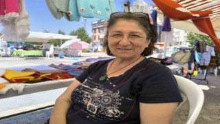 Yaşıtları evde otururken o kışın ördüklerini yazın satıyor, gençlere de örnek oluyor