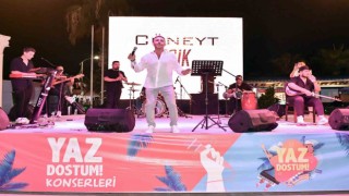 Yaz Dostum konserleri sürüyor