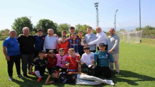 Yaz Kuran kursu futbol turnuvasında kupalarını aldılar