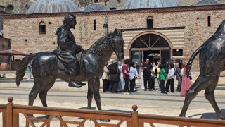 YKS'de başarılı olan gençlere ödül olarak Tokatta kültür turu düzenlendi