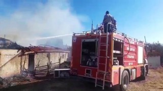 Yozgatta ahırda çıkan yangın, samanlık ve eve sıçradı
