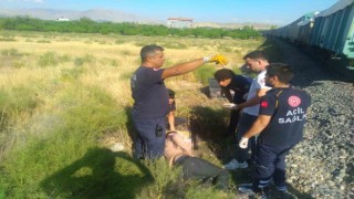 Yük treni çapa motoruna çarptı, anne ve 2 çocuğu hayatını kaybetti