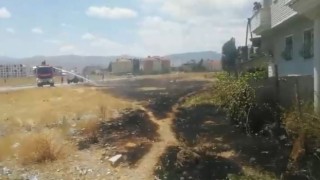 Yüksekovada boş arazide çıkan yangın korkuttu