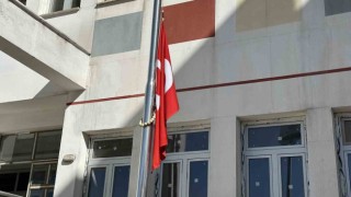 Yüksekovada İsmail Haniye için bayraklar yarıya indirildi