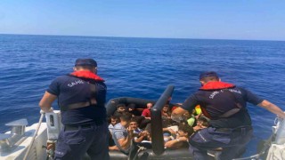 Yunanistanın geri ittiği 21 düzensiz göçmen kurtarıldı