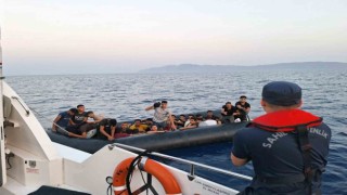 Yunanistanın Türk karasularına geri ittiği 31 düzensiz göçmen kurtarıldı