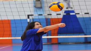 Yunusemreli voleybolcu Nisadan spor ve eğitimde örnek başarı