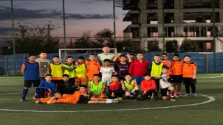 Yürüme zorluğu çekerken şimdi okul futbol takımına seçildi