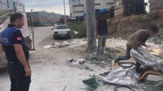 Zabıta çevreyi kirletenlere mıntıka temizliği yaptırdı