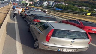 Zincirleme trafik kazasında 5 araç birbirine girdi