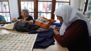 100 Yaş Evinde “Geri Dönüşüm” Atölyesi ile eskiler yenilenerek değerleniyor