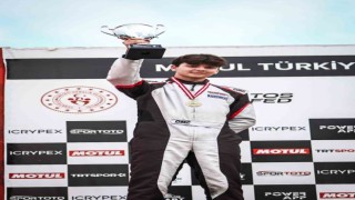 17 yaşındaki Karting Şampiyonu zirveye koşuyor