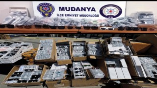 200 bin lira değerinde kaçak gözlük ele geçirildi