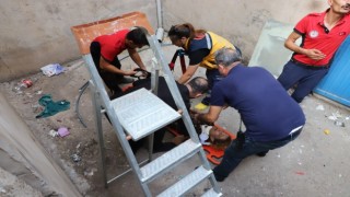 3. kattan havalandırma boşluğuna düşen kadın yaralandı