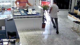 77 bin TLlik ziynet eşyasını çalmak istedi; yakayı ele verdi