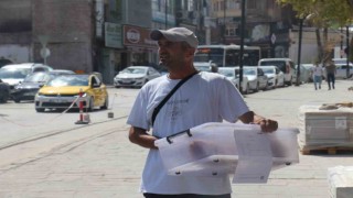 87 puanla atanamayan FETÖ mağduru öğretmen, diploması ile simit satıyor