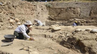 9 bin yıllık höyükte Hitit dönemi sur izlerine rastlandı