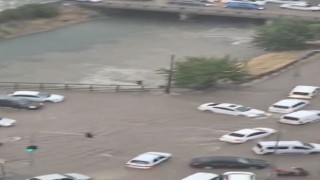 Adana'da Şiddetli Yağmur ve Rüzgar: Sokaklar Göl Oldu