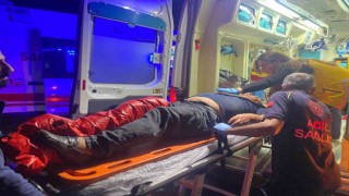 Adıyamanda iki hafif ticari araç çarpıştı: 3 yaralı