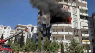 Adıyamanda korkutan yangın: 4 kişi dumandan zehirlendi