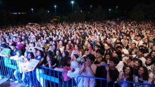 Adıyamanda Pinhani konseri büyük ilgi gördü