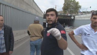 Afyonkarahisarda otomobil bariyerlere çarptı: 3 yaralı