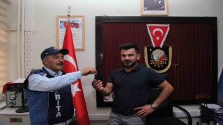 Ahlatlı esnaf, yerde bulduğu bir kese altını sahibine teslim etti