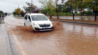 Ahlatta şiddetli yağış sel ve taşkınlara neden oldu