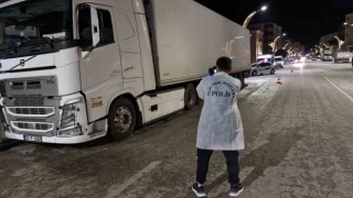 Ailesinin haber alamadığı genç, park halindeki tırda ölü bulundu