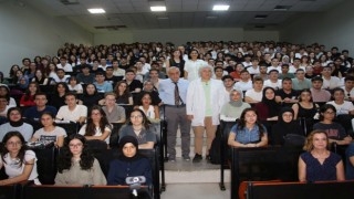 Akdeniz Üniversitesi Tıp Fakültesinde hekim adaylarına ilk ders