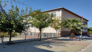 Akhisarda sınıfı basan veli kadın öğretmeni darp etti