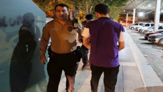 Aksarayda bir ilginç gözaltı: Geri geri adımlayarak götürüldü