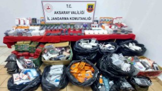Aksarayda kaçak telefon ve aksesuar operasyonu