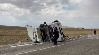 Aksarayda şarampole devrilen tır hurdaya döndü: 1 yaralı