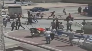 Aksarayda taşlı sopalı kavga kamerada: 1i ağır 4 yaralı