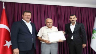 Akyazıda 35 yıllık esnaflara şükran belgesi
