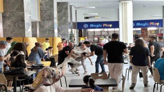 Alışveriş merkezinde Heimlich deneyi: Önce korkuttu, sonra büyük alkış aldı
