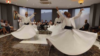 Alman ve Polonyalı turistler sema gösterisine hayran kaldı