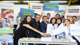 Amgen Biyoteknoloji Deneyimi Programı 1 milyon genci bilimsel keşifle tanıştırdı